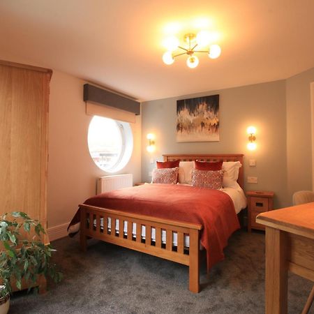 Streamside Apartments Yeovil Buitenkant foto
